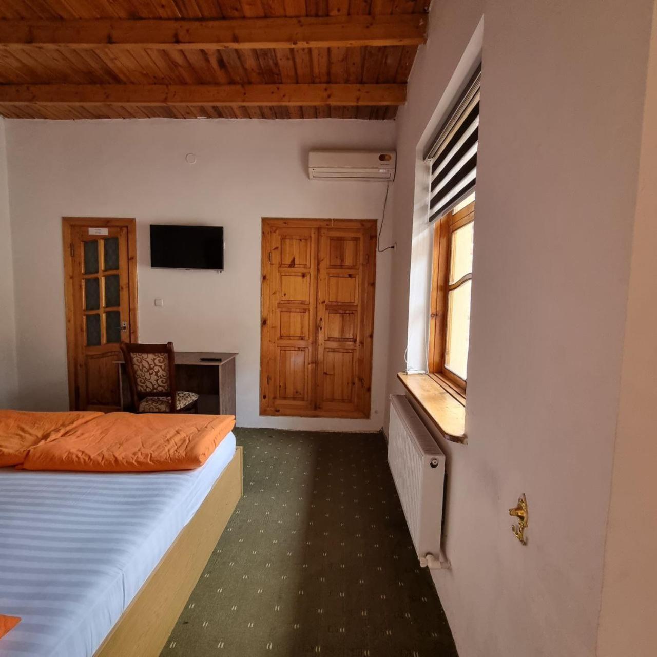 Sim-Sim Hostel & Backpackers Самарканд Екстериор снимка